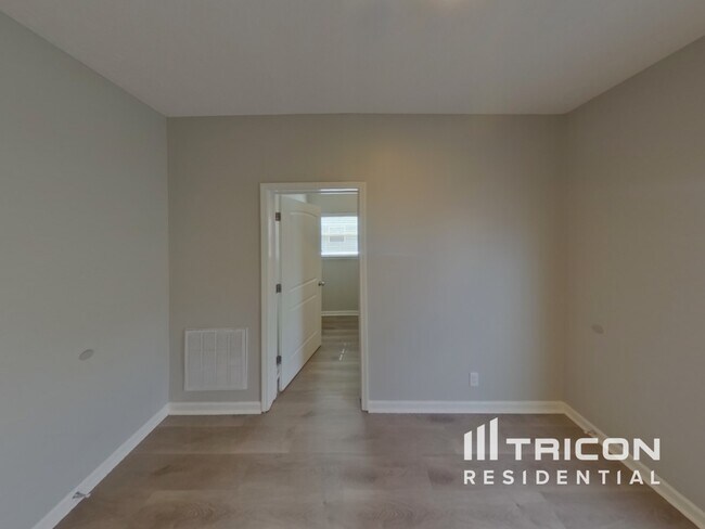 Building Photo - 3419 Tourmaline Dr