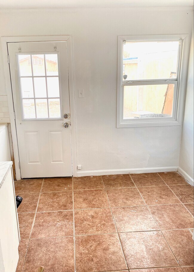 Dining area in kitchen - 66071 Buena Vista Ave