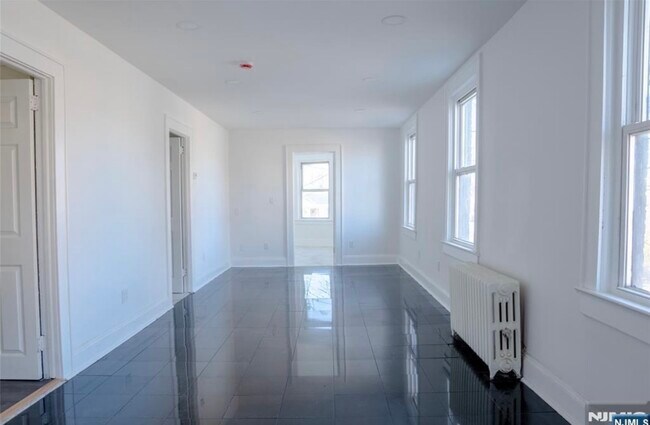 Building Photo - 9066 Palisade Plaza