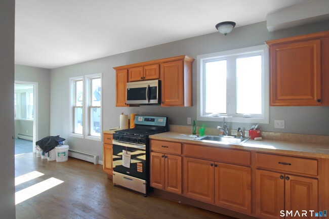 Building Photo - 29 Sisson Ave