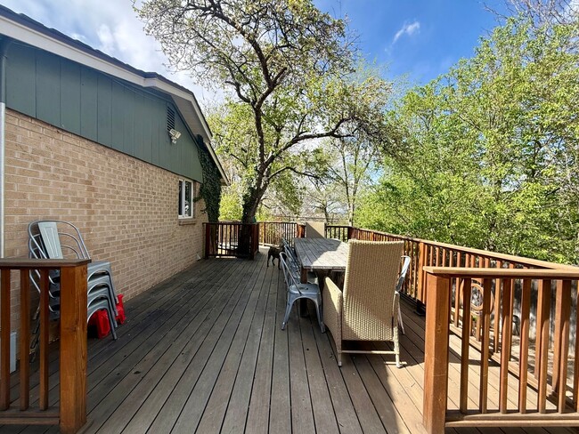 Building Photo - Sprawling 6 BR 4 BA Applewood Paradise - Live in Luxury with this Entertainer's Dream!