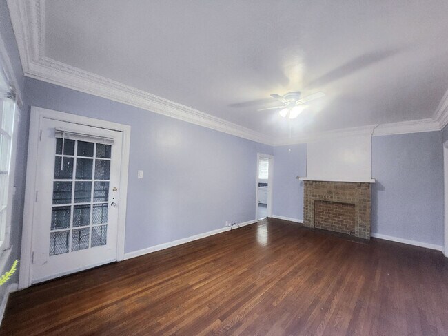 Building Photo - 4023 W 6th St