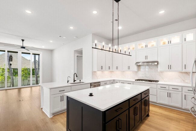 Building Photo - 415 N Hillary Step Pl