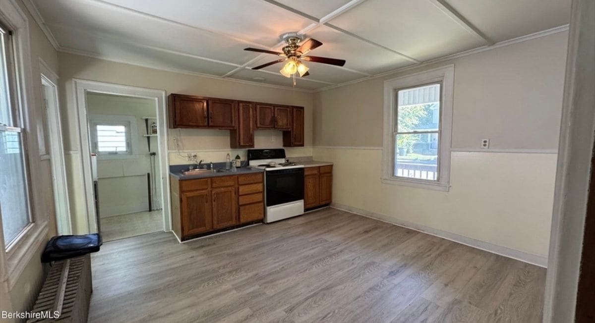 Building Photo - 100 Columbia St