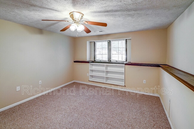 Building Photo - 7600 Roscommon Ct