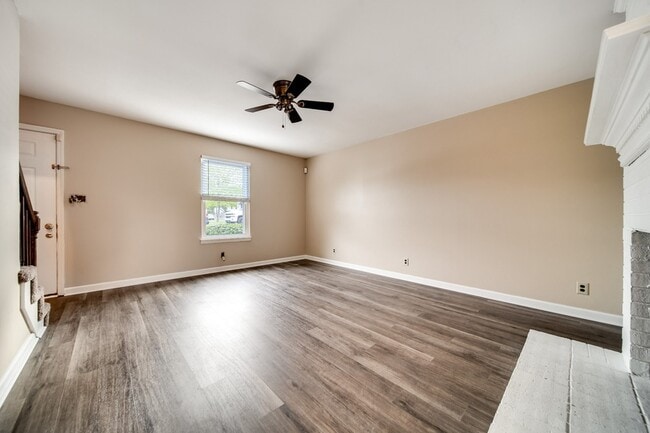 Building Photo - 219 Edgewood Dr