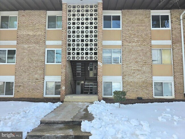 Building Photo - 564 Wilson Bridge Dr