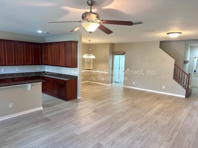 Building Photo - 1525 Hillview Ln