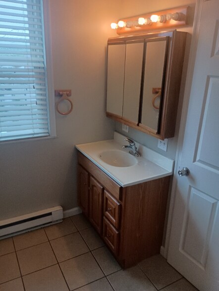 Building Photo - 730 Main St