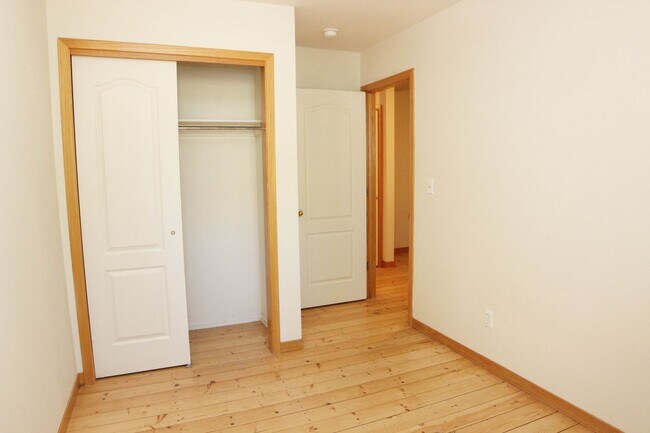 Building Photo - 209 W Mulberry St