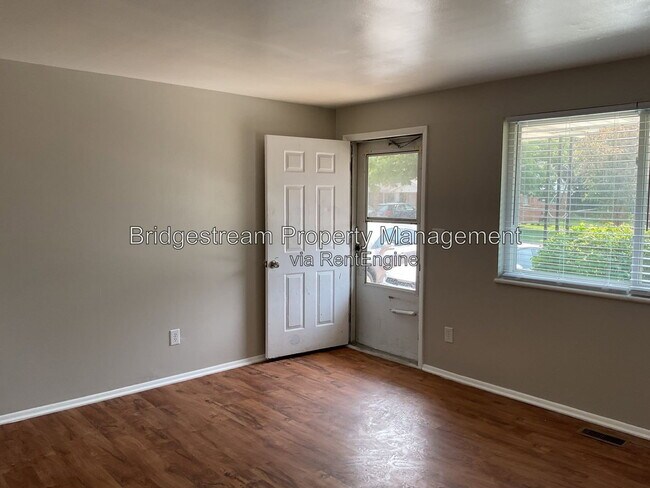 Building Photo - 4953 Leeper St