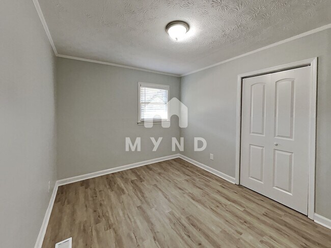 Building Photo - 627 Rountree Rd