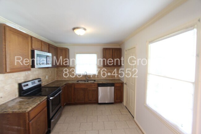 Building Photo - 201 Rose Dr