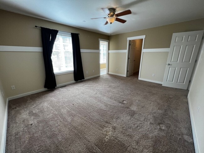 Building Photo - DuPont, 2 bedroom, 2 bath condo with A/C