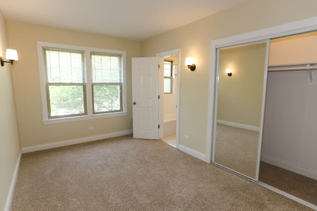 Building Photo - 525 W Cornelia Ave