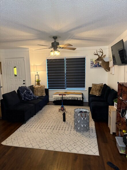 Building Photo - 3153 Roosevelt Dr