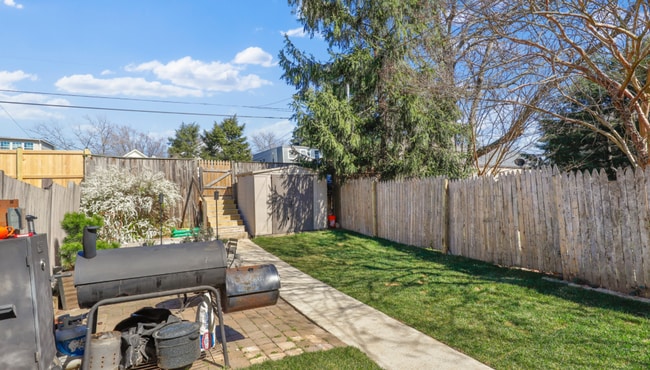 Building Photo - Stunning & Spacious 3 Bed/2 Bath Hampden Home - Fenced Backyard!