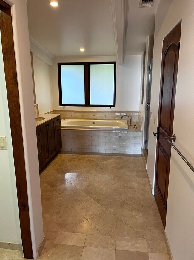 Building Photo - Montecito Property with a View and a Pool ...