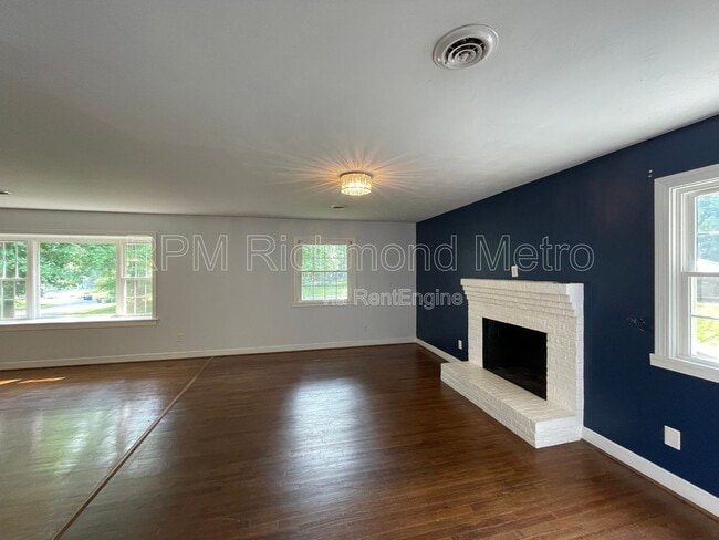 Building Photo - 3600 Ghent Dr