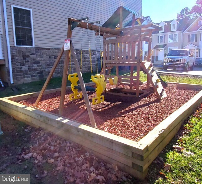 Building Photo - 3709 Fords Ln