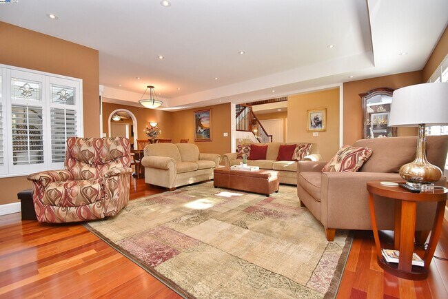 Building Photo - 204 Cypress Hills Ct