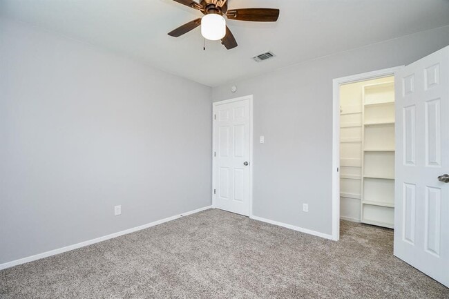 Building Photo - 12314 Plumpoint Dr