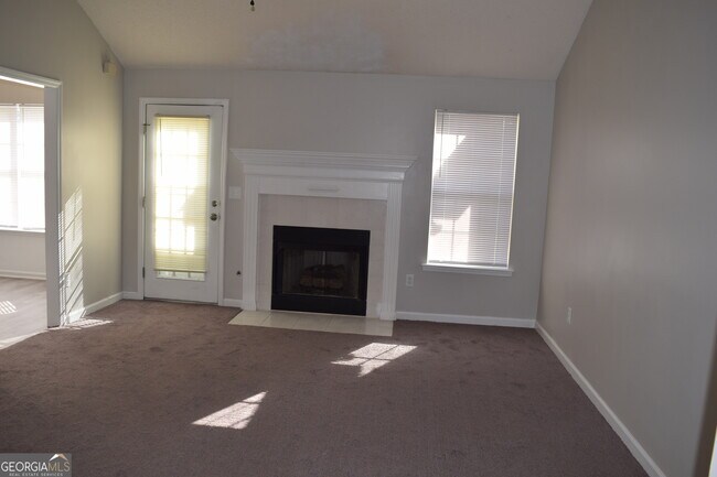 Building Photo - 4365 White Pines Ct