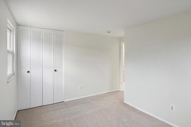 Building Photo - 926 Regina Dr