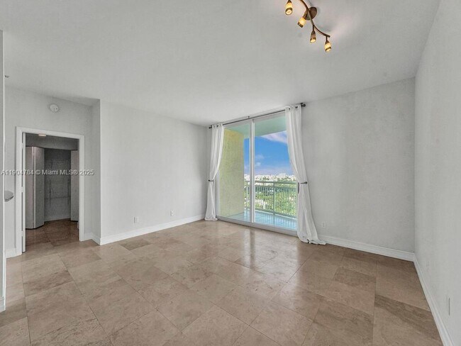 Building Photo - 2475 Brickell Ave