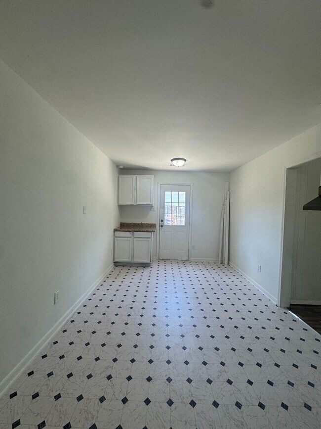 Building Photo - 3055 Alta Rd