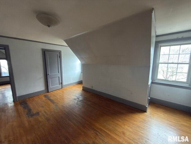 Building Photo - 3013 Knoxville Ave