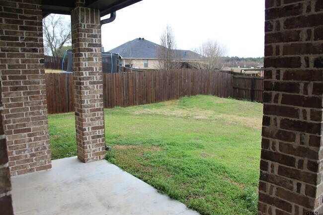 Building Photo - 1811 Spruce Pine Lane