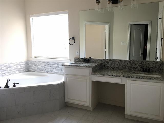 Building Photo - 8904 Brook Hollow Dr