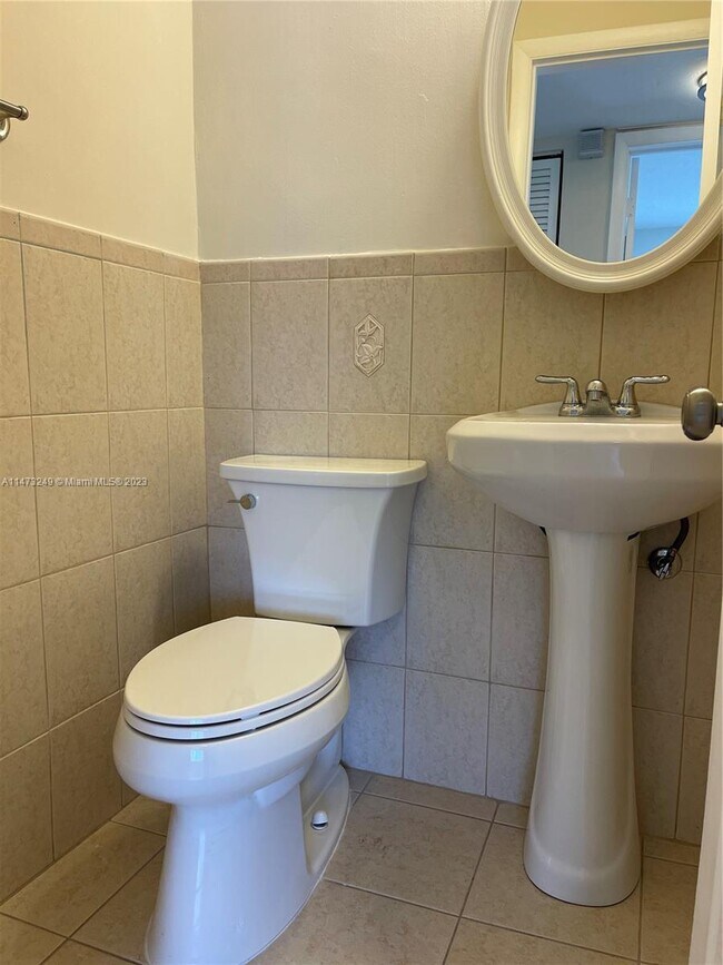 Building Photo - 4313 SW 69th Ave