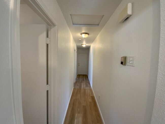 Building Photo - 4 Bedroom Single Story Home Available Near...