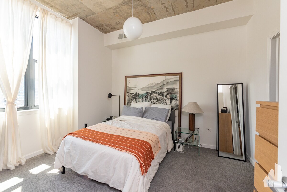 Building Photo - 1464 S Michigan Ave