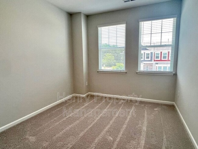 Building Photo - 1002 Brookville Ln