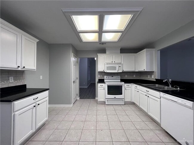 Building Photo - 3308 San Benito St