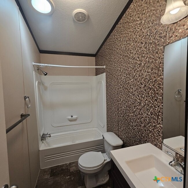 Building Photo - 1065 Tamarack Dr