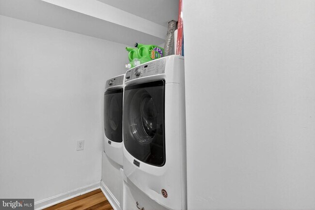 Building Photo - 7011 Fox Chase Rd