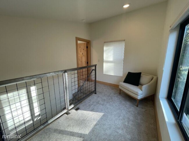 Building Photo - 2 br, 1 bath House - 6402 Quiet Cir