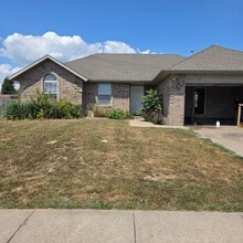 Building Photo - Charming 3-Bedroom Home in a Quiet Subdivi...