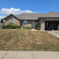 Building Photo - Charming 3-Bedroom Home in a Quiet Subdivi...