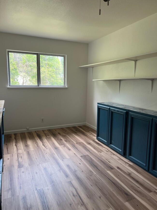 Building Photo - Three Bedroom Pioneer Home