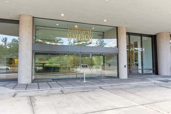 Building Photo - 1300 Crystal Dr
