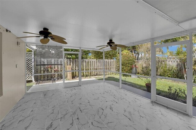 Building Photo - 2725 SE 5th Ct