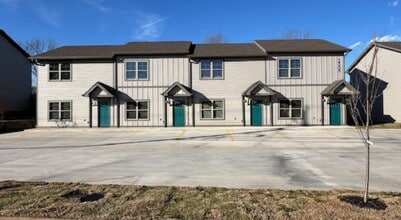 Building Photo - 2508 Villa Dr