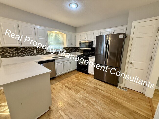 Building Photo - 3 Bed 2 Bath Modern Home in Prime Location!