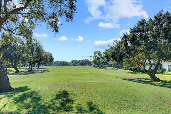 Building Photo - 15 Bendwood Dr