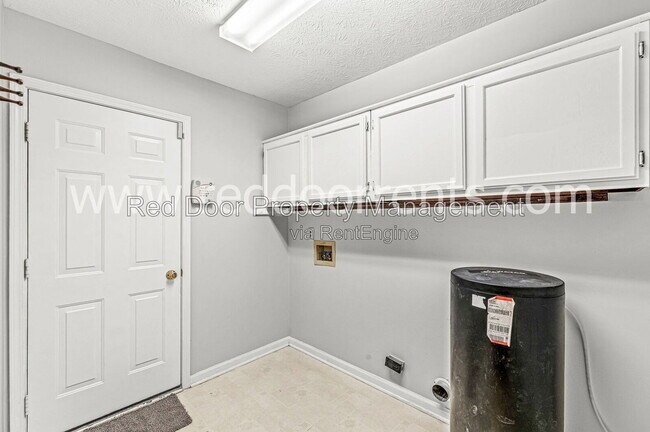 Building Photo - 261 Wyndotte Dr